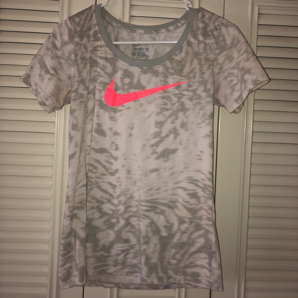 SALE! ⭐️ Women’s Nike Tshirt